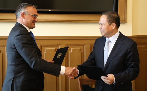 Wuhan és Győr megerősítette a testvérvárosi együttműködési megállapodásukat - forrás: gyor.hu
