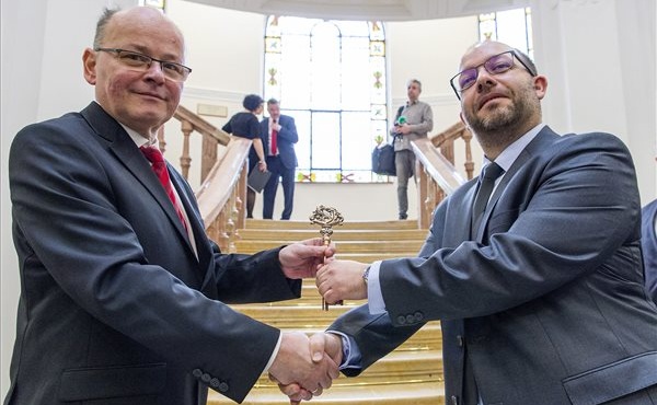 Átadták a Győri Közigazgatási és Munkaügyi Bíróság új épületét