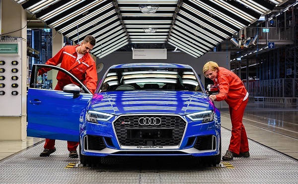 Három évre szóló bérmegállapodást kötött az Audi Hungaria a szakszervezettel