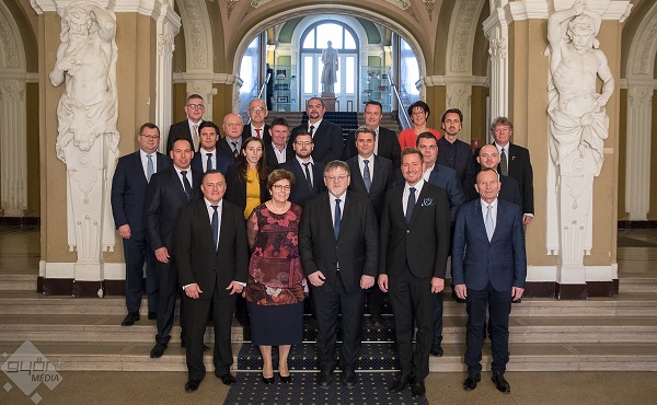 Bemutatta alpolgármestereit Győr új polgármestere