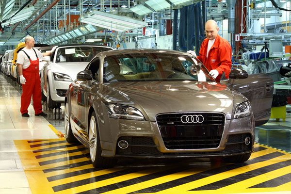 Megerősíti az Audi az oktatási együttműködést Győrrel 