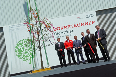 A 900 millió eurós beruházást az anyavállalat 2010-ben jelentette be Audi