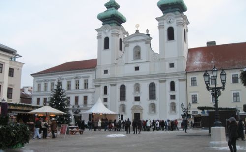 A legtöbb anyagi támogatást a Széchenyi téren található egyik épület kapta