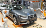 Robotok mérik az illesztéseket az Audi-gyárban