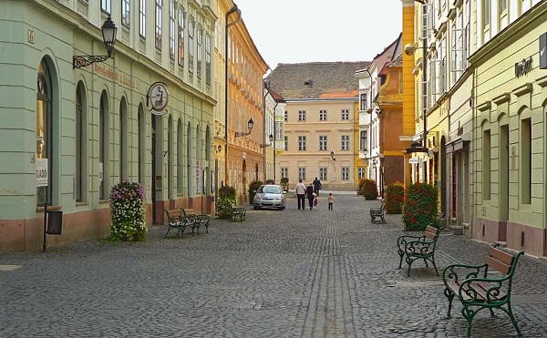 Megújulnak az utcanévtáblák Győrben