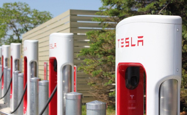 Tesla-akkumulátort lehet tölteni Győrben
