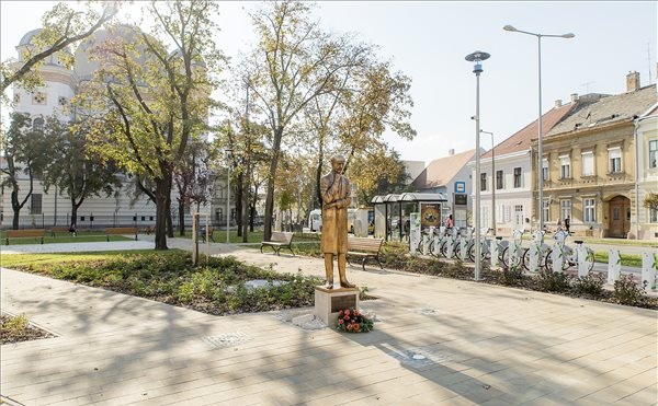 Bethlen István szobrát avatták fel Győrben