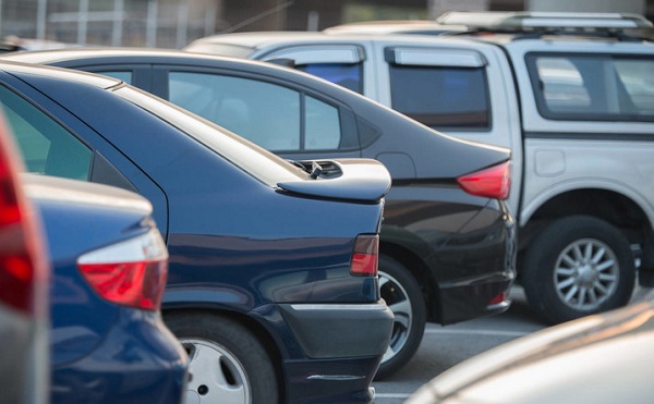 Újrafestik a parkolókat Győrben