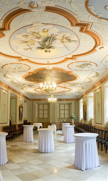 Átadták a győri bencés gimnázium felújított refektóriumát