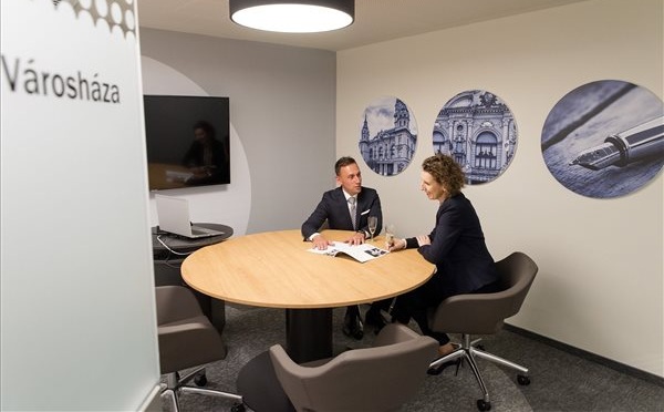 Az Erste Bank Hungary Zrt. átalakította és kibővítette győri bankfiókját