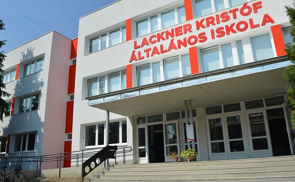 Átadták a Lackner Kristóf Általános Iskola felújított épületét Sopronban