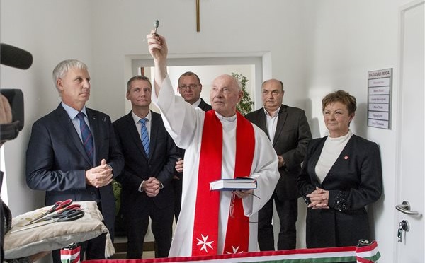 Átadták a Magyar Máltai Szeretetszolgálat felújított győri központját