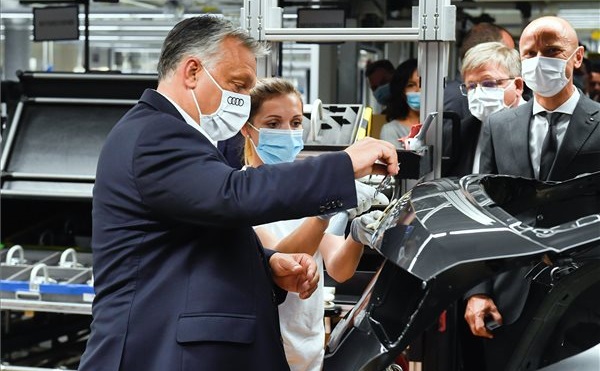 Orbán Viktor a győri Audi-gyárba látogatott