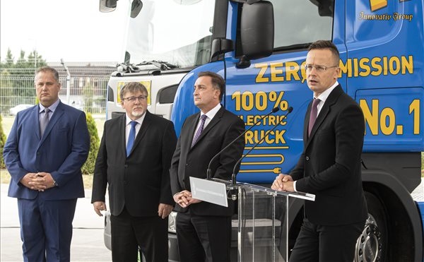 Győri vállalkozás elektromos kamiont mutatott be