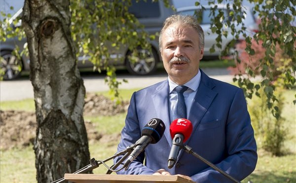 A Településfásítási program első fáit Cakóházán ültették el