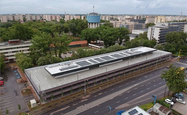 Átadták a győri Dr. Petz Lajos Parkolóházat