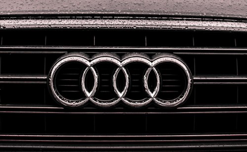 Új önvezető szállítójárművek a győri Audinál