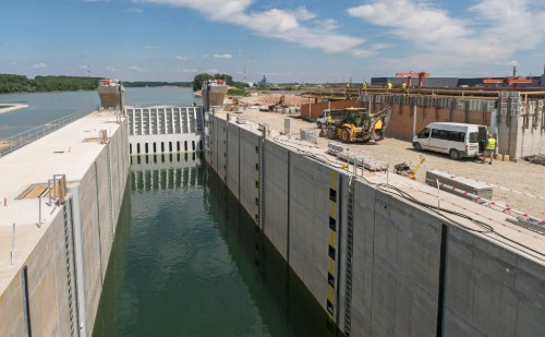 Megfelelően halad az új vízszint szabályzó építése a Mosoni-Duna torkolatában